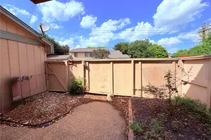9611 Blue Creek Ln, Austin, TX 78758 - Photo 32