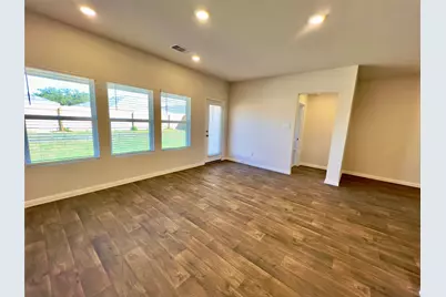 305 Darwin Place, Lockhart, TX 78644 - Photo 6
