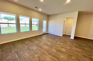 305 Darwin Pl, Lockhart, TX 78644 - Photo 6