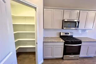 305 Darwin Pl, Lockhart, TX 78644 - Photo 4