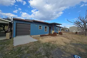 304 Spring St, Burnet, TX 78611 - Photo 4