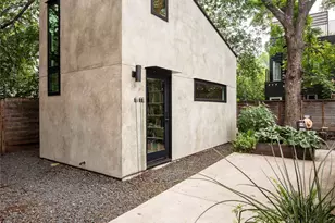 303 Navasota St, Austin, TX 78702 - Photo 2