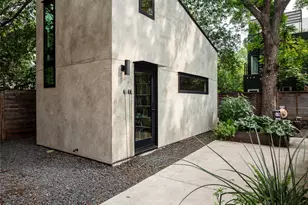 303 Navasota St, Austin, TX 78702 - Photo 14
