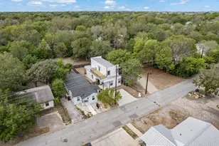 813 Chihuahua St, Lockhart, TX 78644 - Photo 32