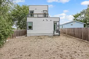 813 Chihuahua St, Lockhart, TX 78644 - Photo 30