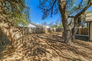 8904 Pineridge Dr, Austin, TX 78729 - Photo 32