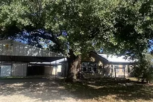 214 S Hackberry Ave, Luling, TX 78648 - Photo 2