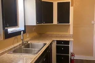 214 S Hackberry Ave, Luling, TX 78648 - Photo 6