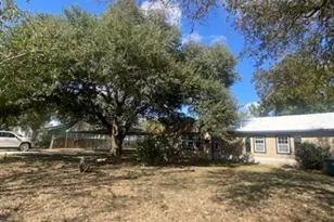 214 S Hackberry Ave, Luling, TX 78648 - Photo 4