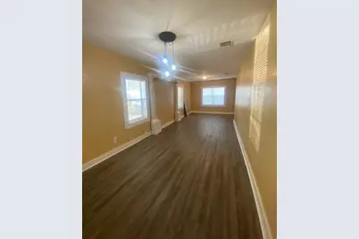 214 S Hackberry Avenue, Luling, TX 78648 - Photo 12