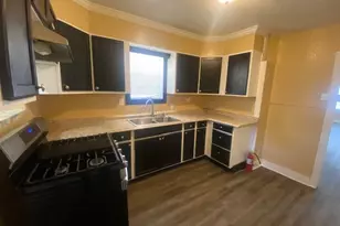 214 S Hackberry Ave, Luling, TX 78648 - Photo 8