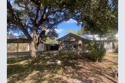 214 S Hackberry Avenue, Luling, TX 78648 - Photo 2
