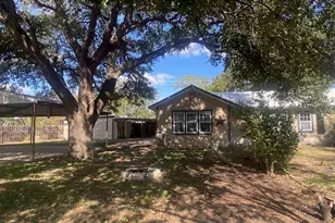 214 S Hackberry Ave, Luling, TX 78648 - Photo 2