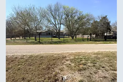 185 Peace Pipe, Smithville, TX 78957 - Photo 2