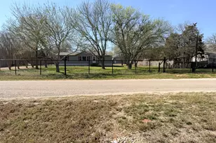 185 Peace Pipe, Smithville, TX 78957 - Photo 2