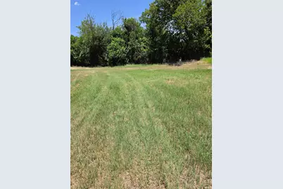 711 2nd Street E, Elgin, TX 78621 - Photo 2