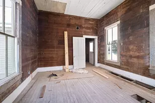 302 Washington St, Smithville, TX 78957 - Photo 16