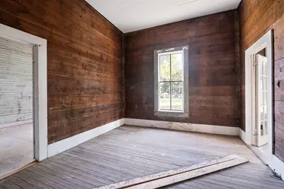 302 Washington Street, Smithville, TX 78957 - Photo 10