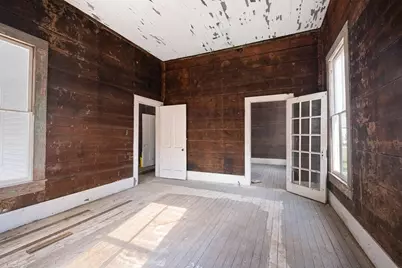 302 Washington Street, Smithville, TX 78957 - Photo 6