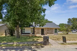 1900 Rampart Cir, Austin, TX 78727 - Photo 2