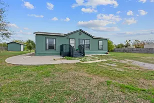 128 Monterrey Hills Dr, Del Valle, TX 78617 - Photo 2