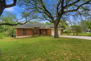 306 Woodstone Dr, Georgetown, TX 78628 - Photo 2