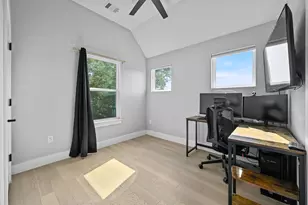1210 Luna St, Austin, TX 78721 - Photo 8