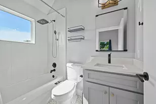 1210 Luna St, Austin, TX 78721 - Photo 8