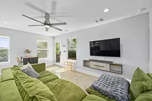 1210 Luna St, Austin, TX 78721 - Photo 2