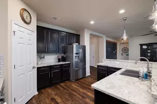 401 Canterbury Hl, Cibolo, TX 78108 - Photo 16