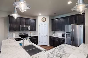 401 Canterbury Hl, Cibolo, TX 78108 - Photo 18