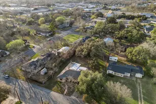 927 E Walnut St, La Grange, TX 78945 - Photo 24