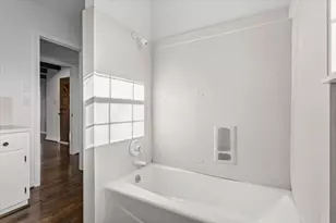 927 E Walnut St, La Grange, TX 78945 - Photo 14