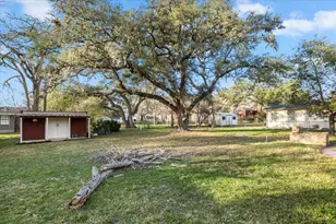 927 E Walnut St, La Grange, TX 78945 - Photo 20