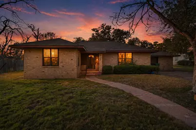 927 E Walnut Street, La Grange, TX 78945 - Photo 1