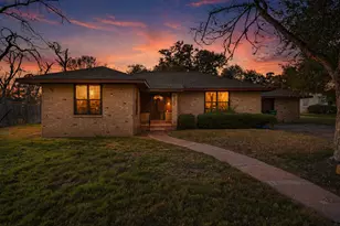 927 E Walnut St, La Grange, TX 78945 - Photo 1