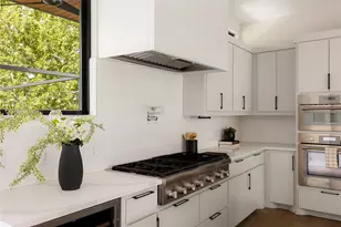 2200 De Verne St, Austin, TX 78704 - Photo 6