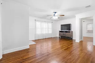 1011 Gilmore St, Taylor, TX 76574 - Photo 12