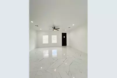 614 S Middle Street, Flatonia, TX 78941 - Photo 6