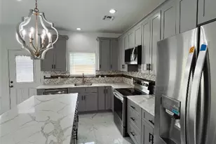 614 S Middle St, Flatonia, TX 78941 - Photo 12