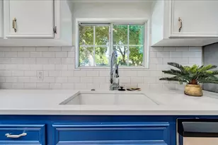 1120 Spur St, Austin, TX 78721 - Photo 10