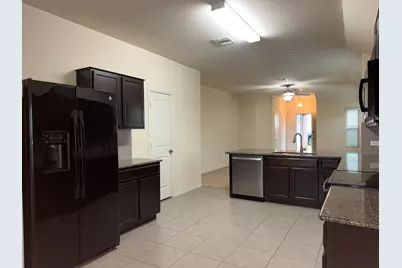 344 Circle Way #35E, Jarrell, TX 76537 - Photo 4