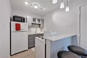 1111 W 10th St, Austin, TX 78703 - Photo 4