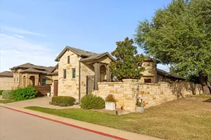 549 Clubhouse Dr, Georgetown, TX 78628 - Photo 2
