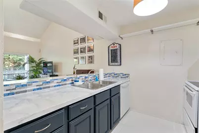 1818 S Lakeshore Boulevard #27, Austin, TX 78741 - Photo 4
