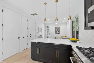 1708 Canterbury St, Austin, TX 78702 - Photo 10