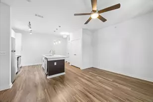 1900 Barton Springs Rd, Austin, TX 78704 - Photo 16