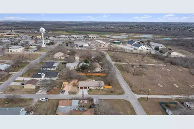 209 E Rector Street, Manor, TX 78653 - Photo 2