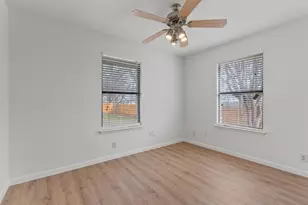 209 E Rector St, Manor, TX 78653 - Photo 20