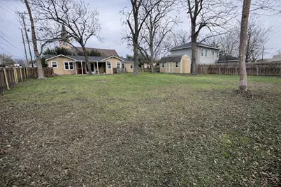 305 W Davilla Street, Granger, TX 76530 - Photo 2